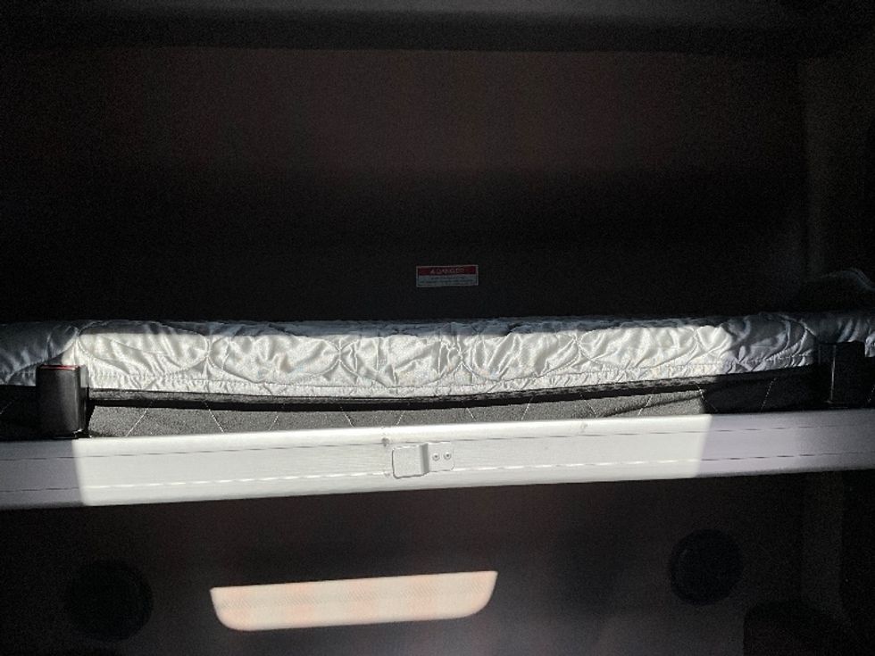 Sleeper Tractor-Heavy Duty Tractors-Volvo-2020-VNL64860-Portland-OR-594,348\n\t\tmiles-$ 70,250 - Image 17