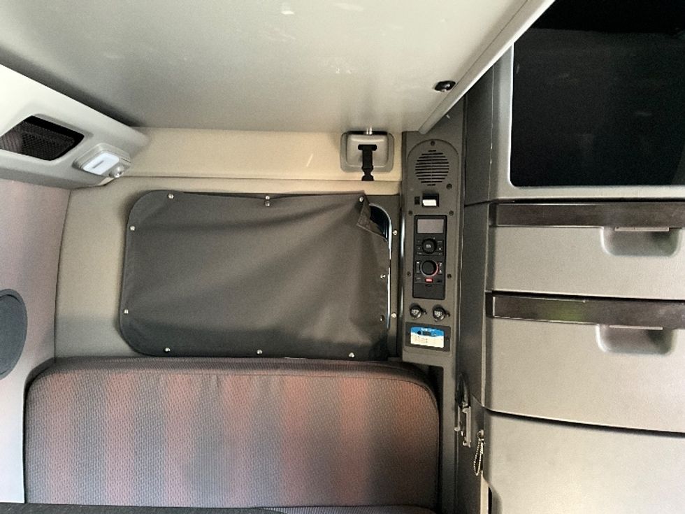 Sleeper Tractor-Heavy Duty Tractors-Volvo-2020-VNL64860-Portland-OR-594,348\n\t\tmiles-$ 70,250 - Image 18