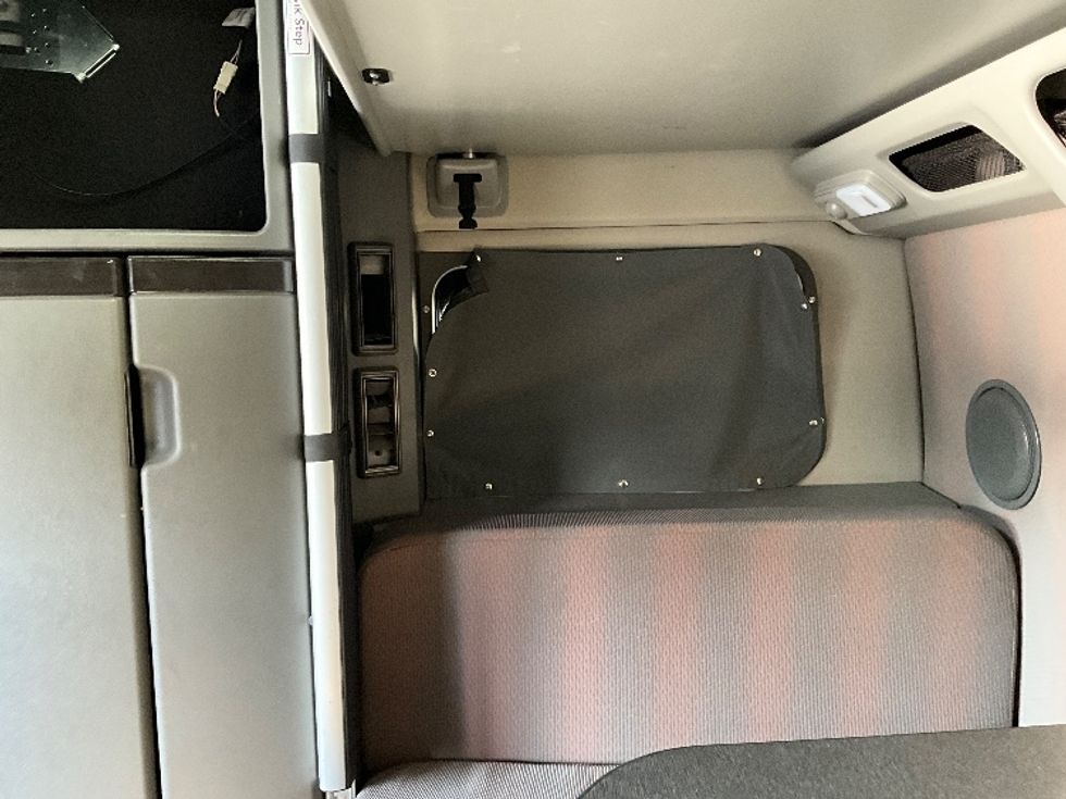 Sleeper Tractor-Heavy Duty Tractors-Volvo-2020-VNL64860-Portland-OR-594,348\n\t\tmiles-$ 70,250 - Image 19