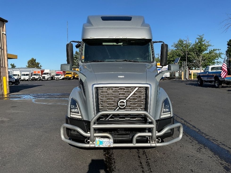 Sleeper Tractor-Heavy Duty Tractors-Volvo-2020-VNL64860-Portland-OR-594,348\n\t\tmiles-$ 70,250 - Image 2