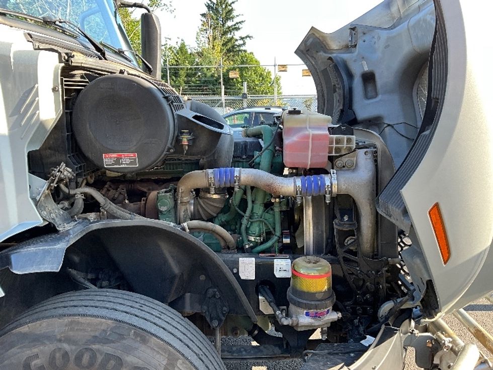 Sleeper Tractor-Heavy Duty Tractors-Volvo-2020-VNL64860-Portland-OR-594,348\n\t\tmiles-$ 70,250 - Image 20