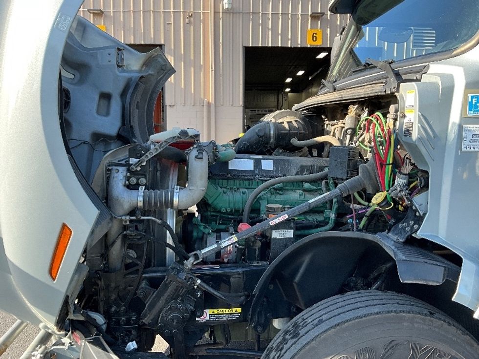 Sleeper Tractor-Heavy Duty Tractors-Volvo-2020-VNL64860-Portland-OR-594,348\n\t\tmiles-$ 70,250 - Image 21