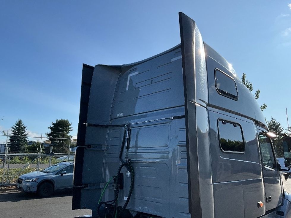 Sleeper Tractor-Heavy Duty Tractors-Volvo-2020-VNL64860-Portland-OR-594,348\n\t\tmiles-$ 70,250 - Image 23