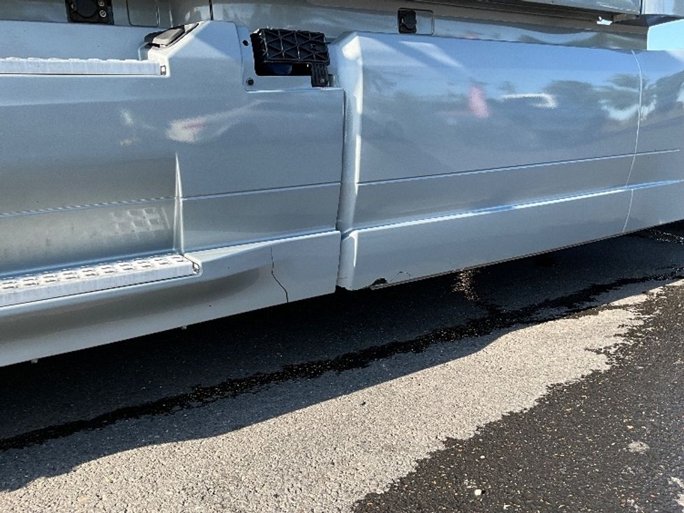 Sleeper Tractor-Heavy Duty Tractors-Volvo-2020-VNL64860-Portland-OR-594,348\n\t\tmiles-$ 70,250 - Image 25