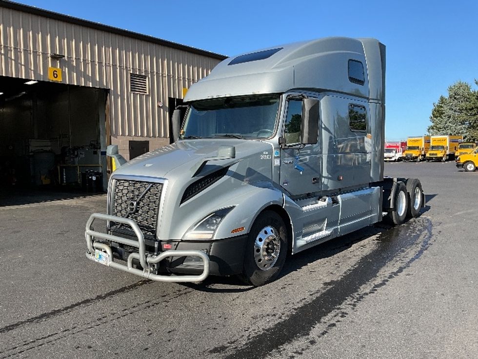 Sleeper Tractor-Heavy Duty Tractors-Volvo-2020-VNL64860-Portland-OR-594,348\n\t\tmiles-$ 70,250 - Image 3