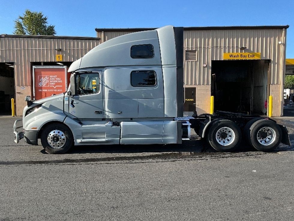 Sleeper Tractor-Heavy Duty Tractors-Volvo-2020-VNL64860-Portland-OR-594,348\n\t\tmiles-$ 70,250 - Image 4