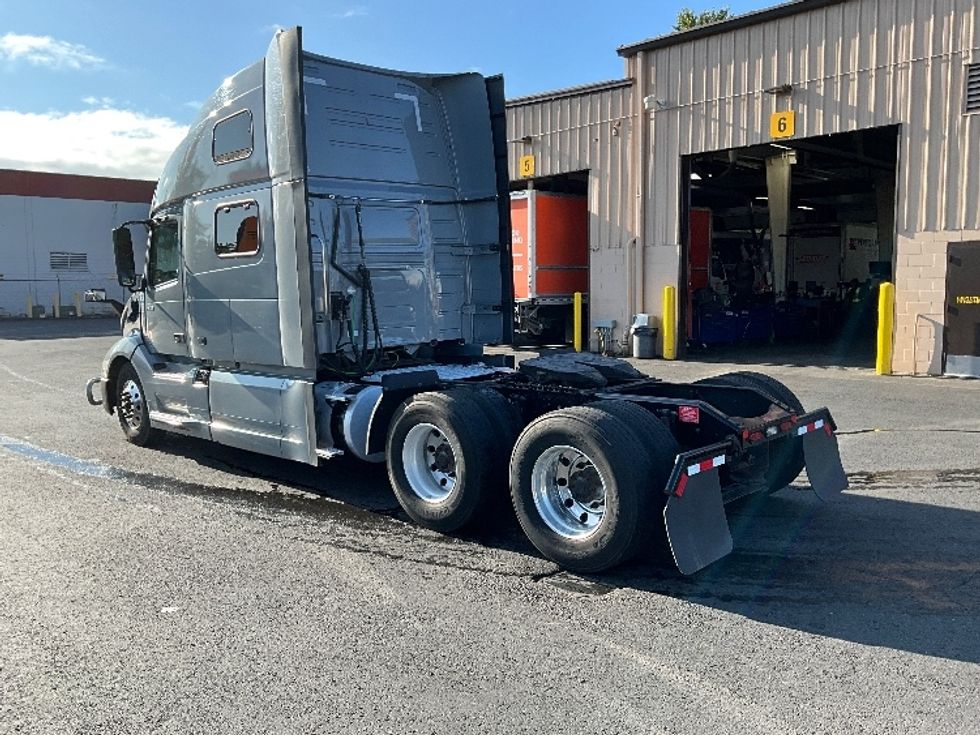 Sleeper Tractor-Heavy Duty Tractors-Volvo-2020-VNL64860-Portland-OR-594,348\n\t\tmiles-$ 70,250 - Image 5