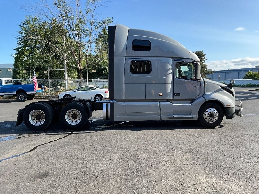 Sleeper Tractor-Heavy Duty Tractors-Volvo-2020-VNL64860-Portland-OR-594,348\n\t\tmiles-$ 70,250 - Image 8