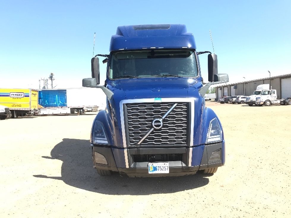 Sleeper Tractor-Heavy Duty Tractors-Volvo-2020-VNL64860-Sioux Falls-SD-513,736\n\t\tmiles-$ 69,250 - Image 2