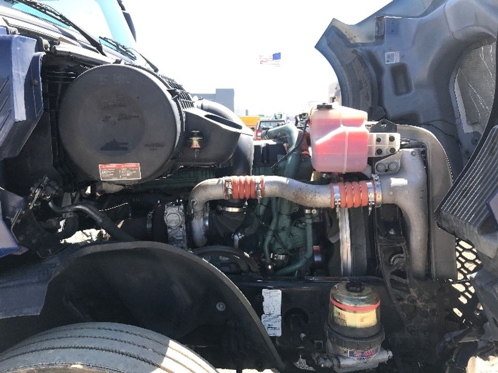 Sleeper Tractor-Heavy Duty Tractors-Volvo-2020-VNL64860-Sioux Falls-SD-513,736\n\t\tmiles-$ 69,250 - Image 20