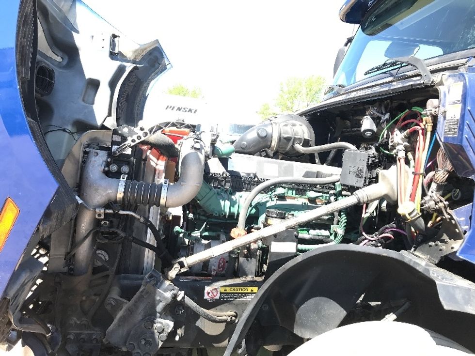 Sleeper Tractor-Heavy Duty Tractors-Volvo-2020-VNL64860-Sioux Falls-SD-513,736\n\t\tmiles-$ 69,250 - Image 21