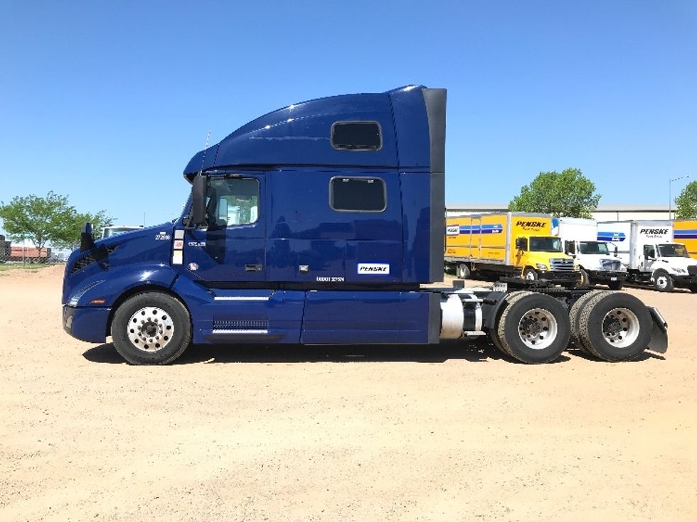 Sleeper Tractor-Heavy Duty Tractors-Volvo-2020-VNL64860-Sioux Falls-SD-513,736\n\t\tmiles-$ 69,250 - Image 4