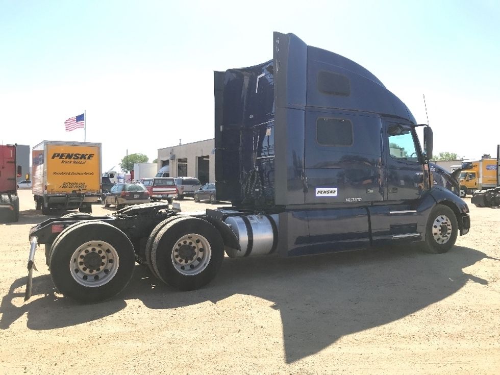 Sleeper Tractor-Heavy Duty Tractors-Volvo-2020-VNL64860-Sioux Falls-SD-513,736\n\t\tmiles-$ 69,250 - Image 7