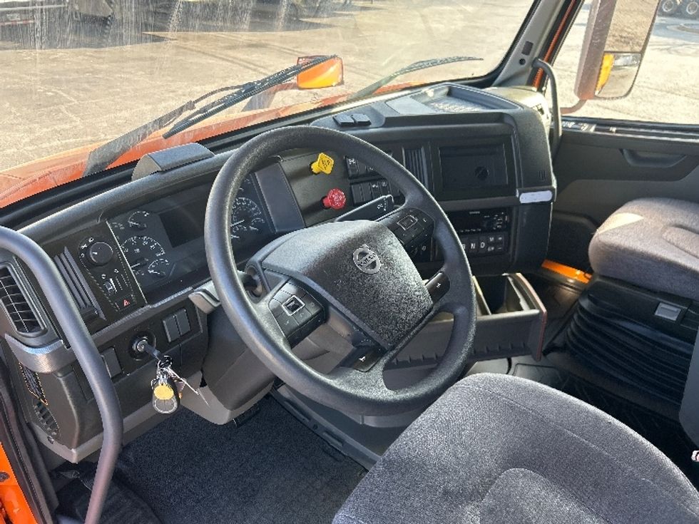 Sleeper Tractor-Heavy Duty Tractors-Volvo-2020-VNR64640-Atlanta (Conyers)-GA-422,423\n\t\tmiles-$ 53,500 - Image 10