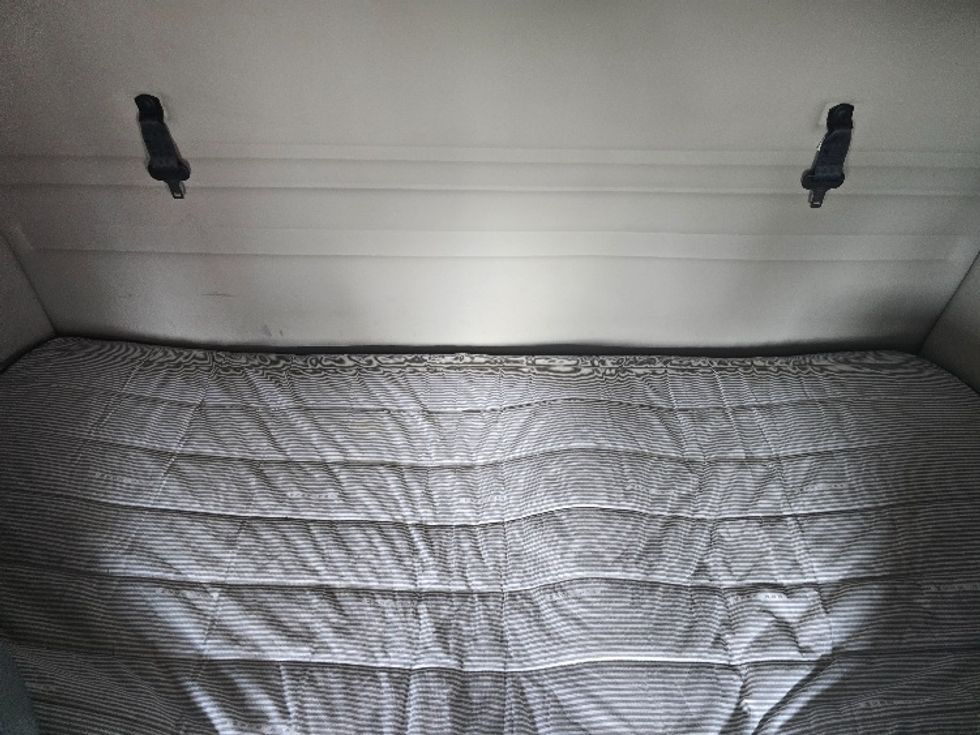 Sleeper Tractor-Heavy Duty Tractors-Volvo-2020-VNR64640-Atlanta (Conyers)-GA-422,423\n\t\tmiles-$ 53,500 - Image 17