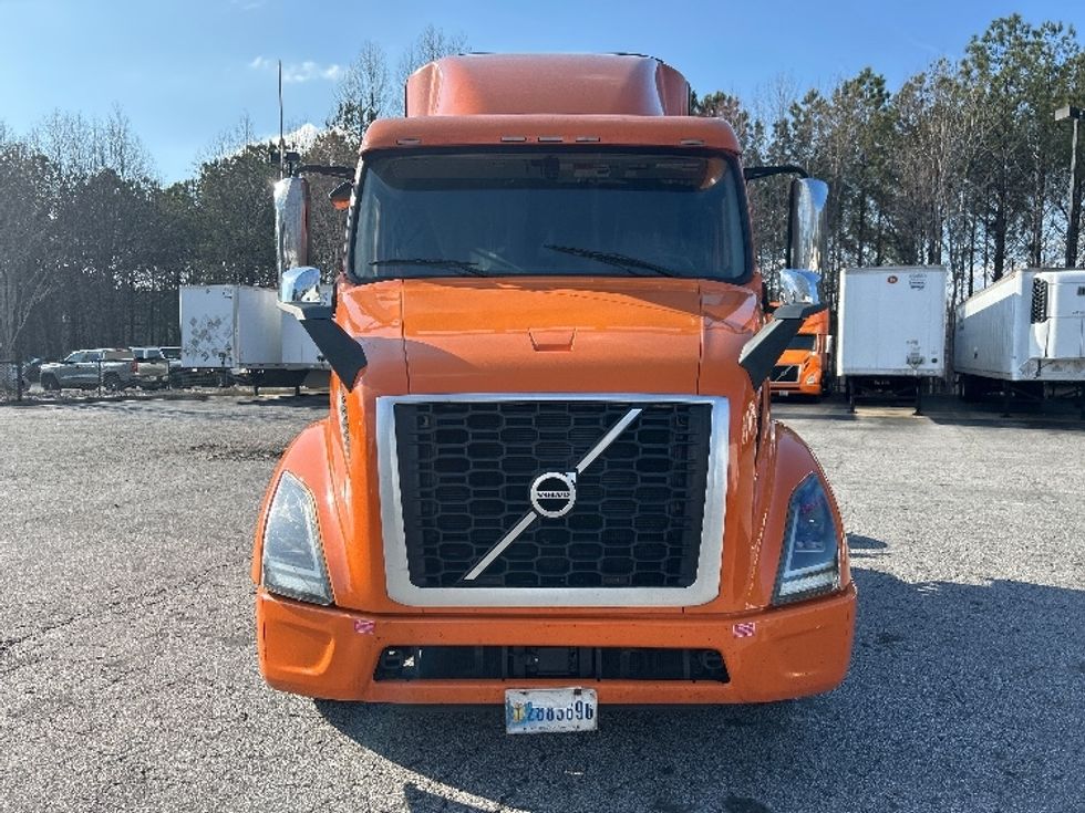Sleeper Tractor-Heavy Duty Tractors-Volvo-2020-VNR64640-Atlanta (Conyers)-GA-422,423\n\t\tmiles-$ 53,500 - Image 2