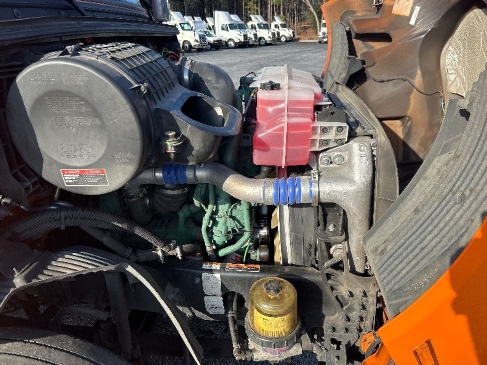 Sleeper Tractor-Heavy Duty Tractors-Volvo-2020-VNR64640-Atlanta (Conyers)-GA-422,423\n\t\tmiles-$ 53,500 - Image 20