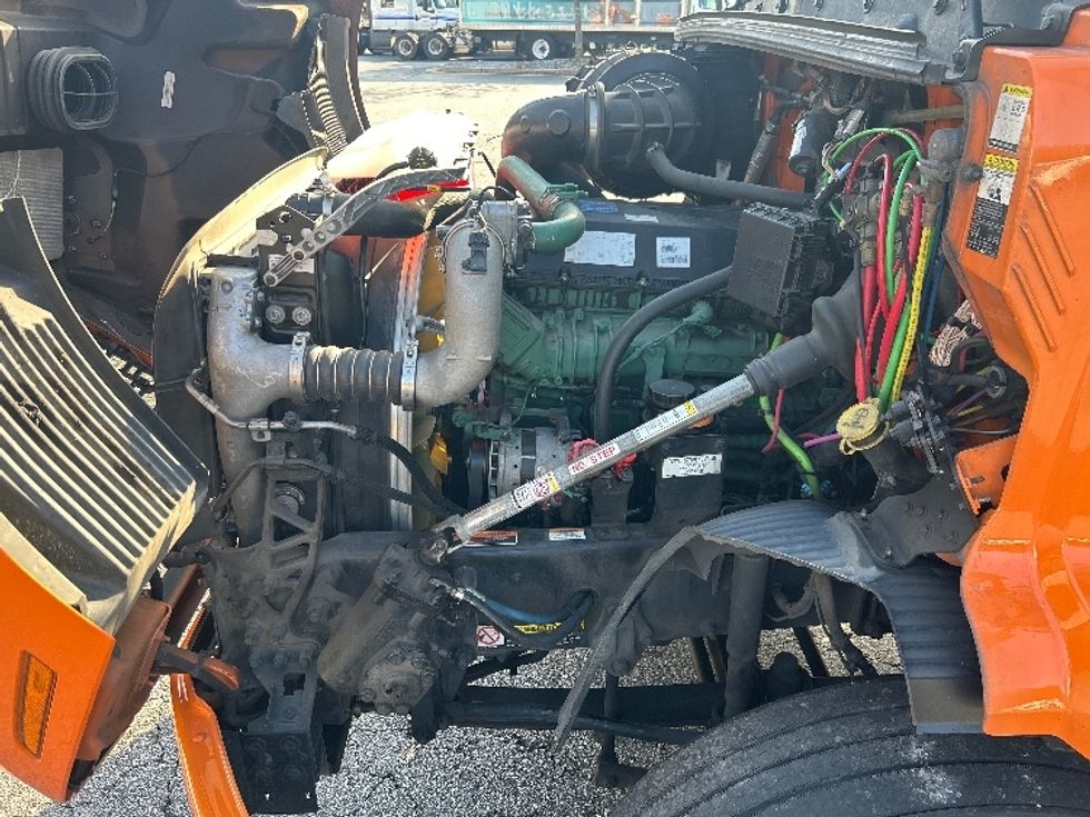 Sleeper Tractor-Heavy Duty Tractors-Volvo-2020-VNR64640-Atlanta (Conyers)-GA-422,423\n\t\tmiles-$ 53,500 - Image 21