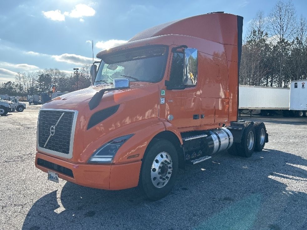 Sleeper Tractor-Heavy Duty Tractors-Volvo-2020-VNR64640-Atlanta (Conyers)-GA-422,423\n\t\tmiles-$ 53,500 - Image 3