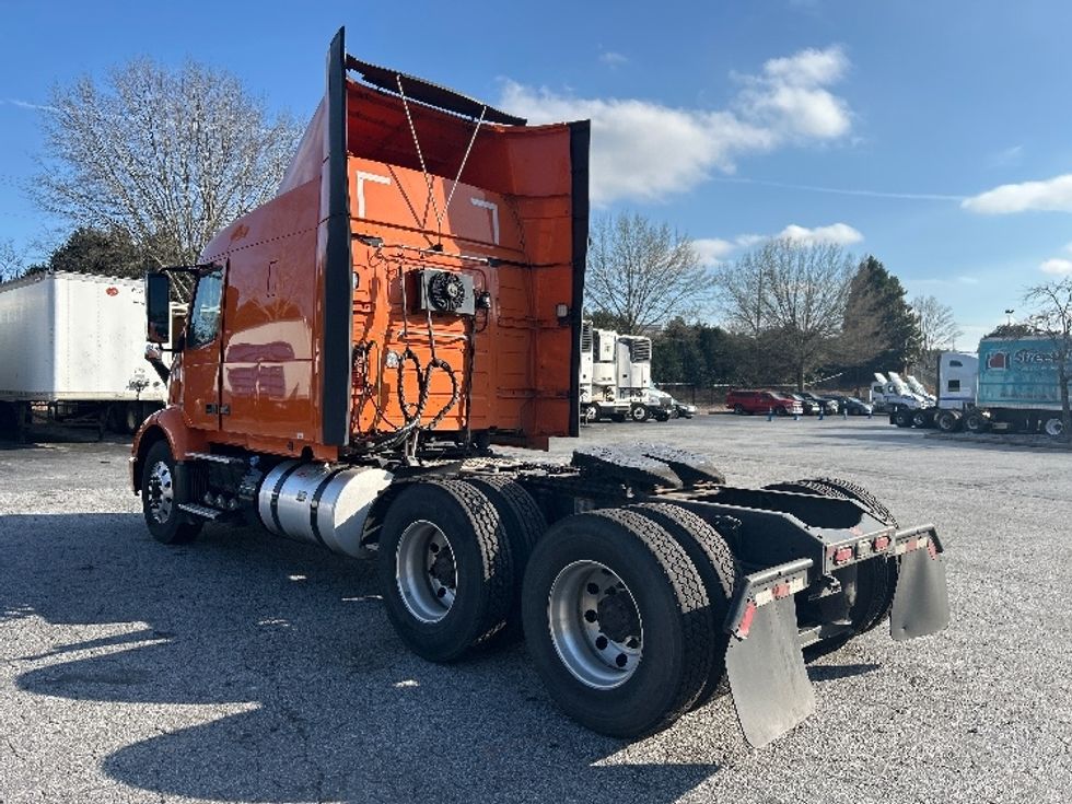 Sleeper Tractor-Heavy Duty Tractors-Volvo-2020-VNR64640-Atlanta (Conyers)-GA-422,423\n\t\tmiles-$ 53,500 - Image 5