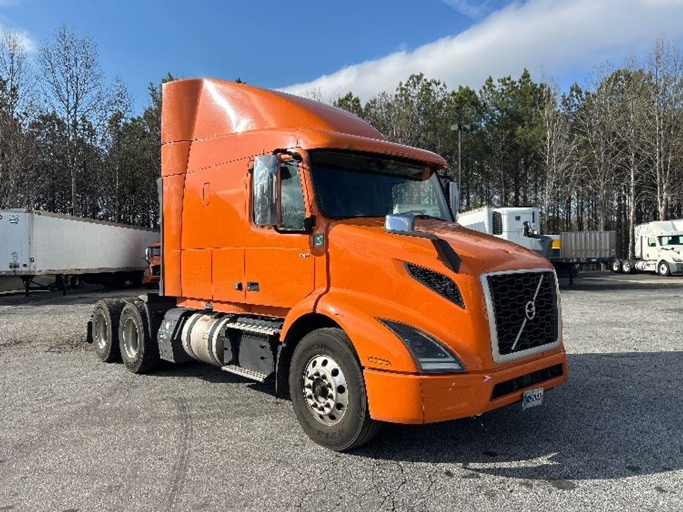 Sleeper Tractor-Heavy Duty Tractors-Volvo-2020-VNR64640-Atlanta (Conyers)-GA-542,045\n\t\tmiles-$ 46,000 - Image 1
