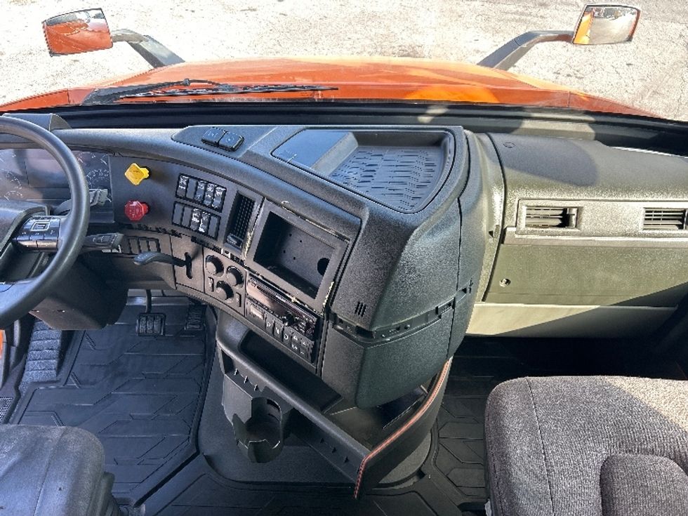 Sleeper Tractor-Heavy Duty Tractors-Volvo-2020-VNR64640-Atlanta (Conyers)-GA-542,045\n\t\tmiles-$ 46,000 - Image 12