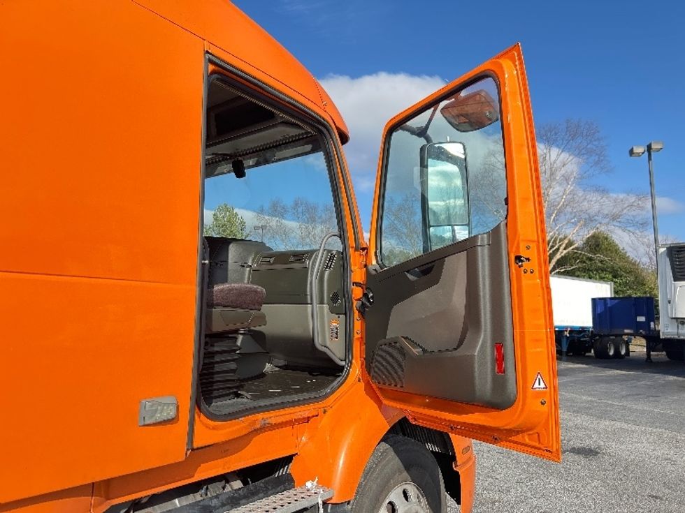 Sleeper Tractor-Heavy Duty Tractors-Volvo-2020-VNR64640-Atlanta (Conyers)-GA-542,045\n\t\tmiles-$ 46,000 - Image 13