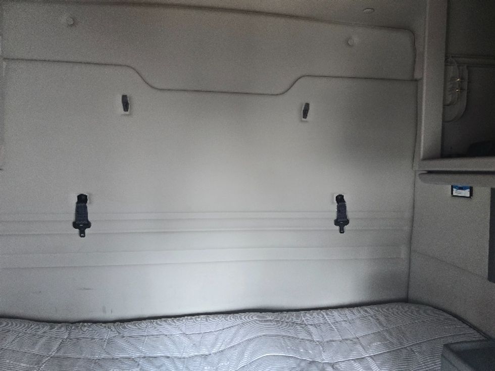 Sleeper Tractor-Heavy Duty Tractors-Volvo-2020-VNR64640-Atlanta (Conyers)-GA-542,045\n\t\tmiles-$ 46,000 - Image 16