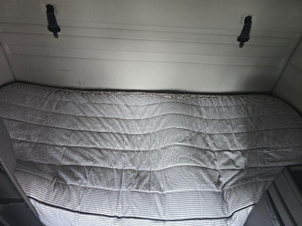 Sleeper Tractor-Heavy Duty Tractors-Volvo-2020-VNR64640-Atlanta (Conyers)-GA-542,045\n\t\tmiles-$ 46,000 - Image 17