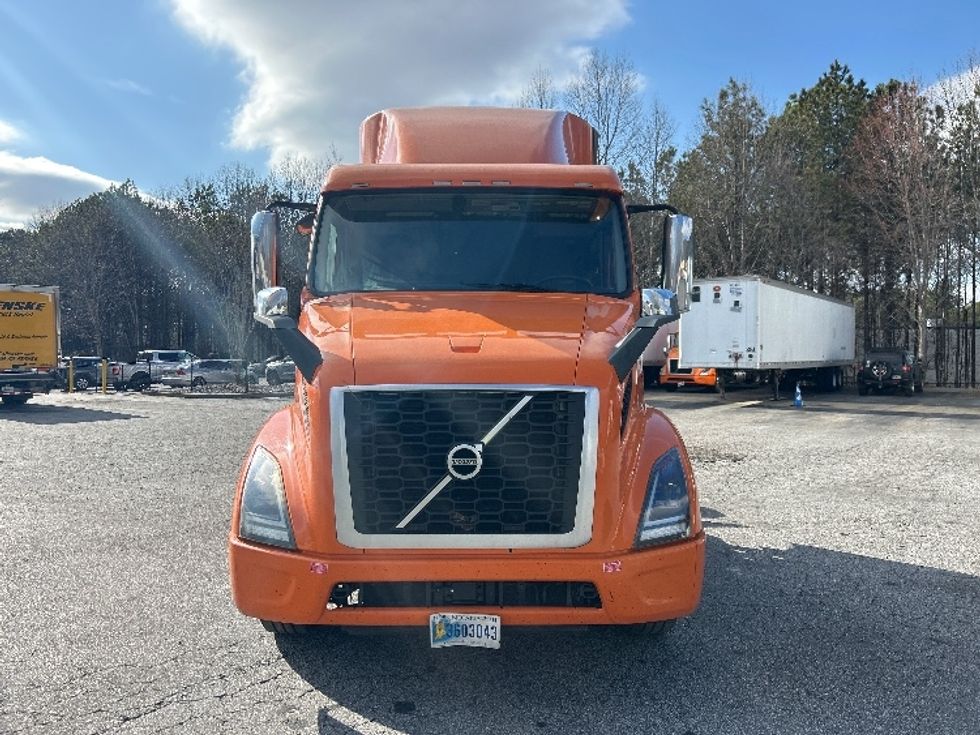 Sleeper Tractor-Heavy Duty Tractors-Volvo-2020-VNR64640-Atlanta (Conyers)-GA-542,045\n\t\tmiles-$ 46,000 - Image 2