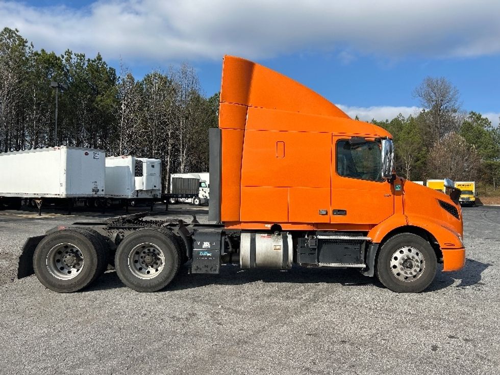 Sleeper Tractor-Heavy Duty Tractors-Volvo-2020-VNR64640-Atlanta (Conyers)-GA-542,045\n\t\tmiles-$ 46,000 - Image 8