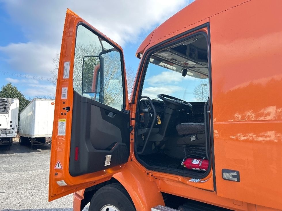 Sleeper Tractor-Heavy Duty Tractors-Volvo-2020-VNR64640-Atlanta (Conyers)-GA-542,045\n\t\tmiles-$ 46,000 - Image 9