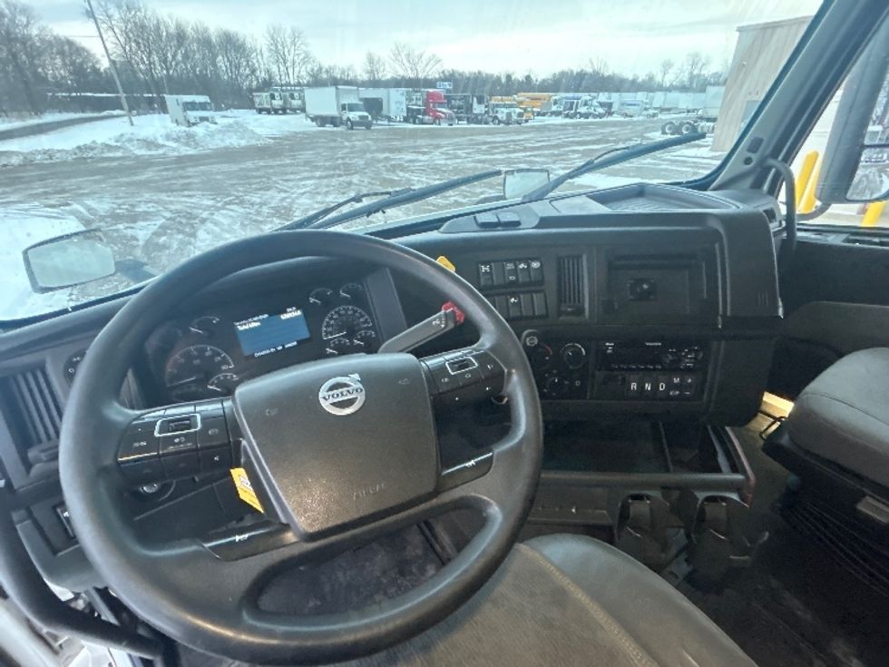Sleeper Tractor-Heavy Duty Tractors-Volvo-2020-VNR64640-Comstock Park-MI-528,442\n\t\tmiles-$ 45,250 - Image 11