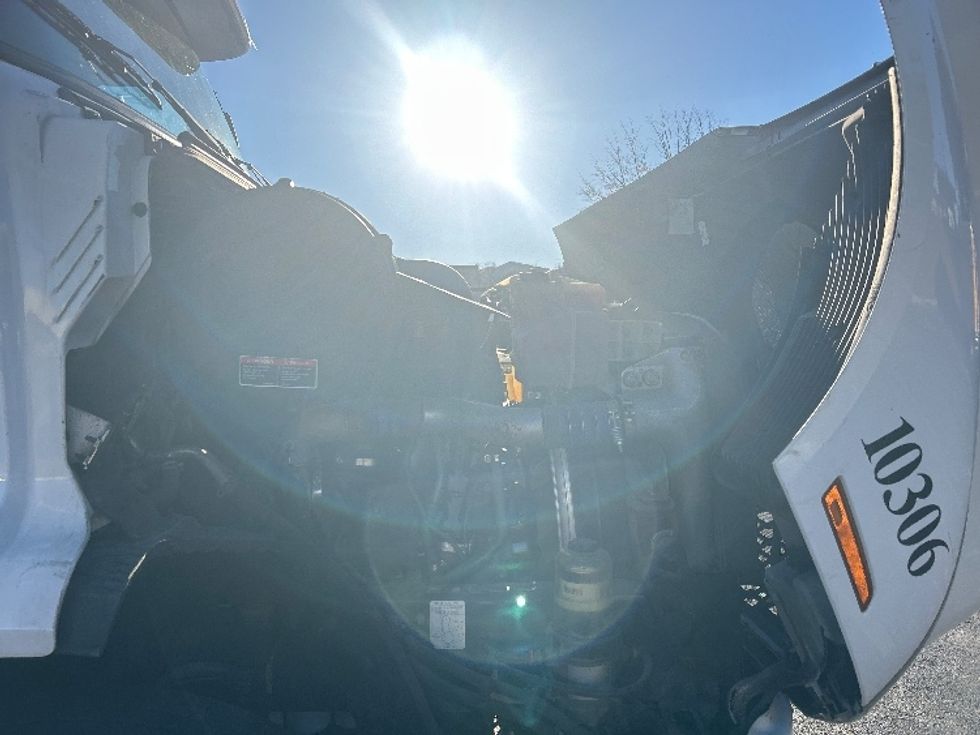 Sleeper Tractor-Heavy Duty Tractors-Volvo-2020-VNR64640-Comstock Park-MI-528,442\n\t\tmiles-$ 45,250 - Image 15