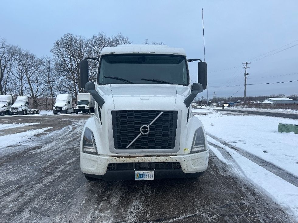 Sleeper Tractor-Heavy Duty Tractors-Volvo-2020-VNR64640-Comstock Park-MI-528,442\n\t\tmiles-$ 45,250 - Image 2