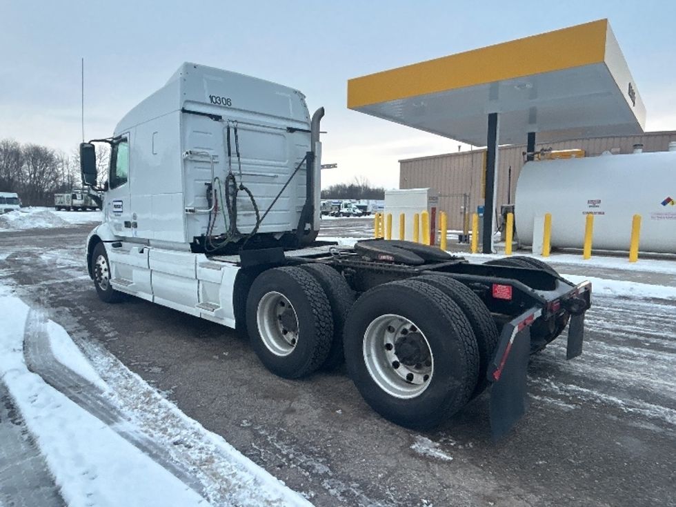 Sleeper Tractor-Heavy Duty Tractors-Volvo-2020-VNR64640-Comstock Park-MI-528,442\n\t\tmiles-$ 45,250 - Image 5