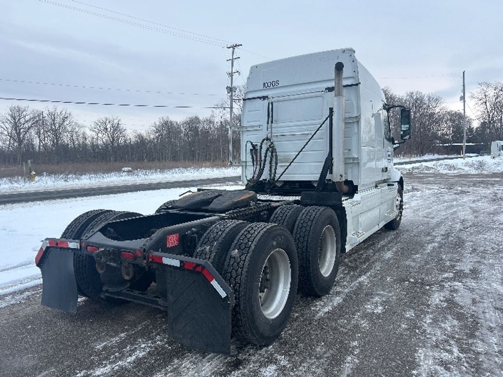 Sleeper Tractor-Heavy Duty Tractors-Volvo-2020-VNR64640-Comstock Park-MI-528,442\n\t\tmiles-$ 45,250 - Image 7