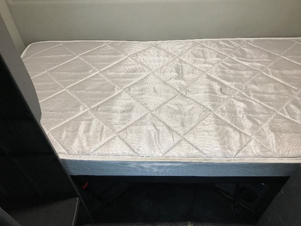 Sleeper Tractor-Heavy Duty Tractors-Volvo-2020-VNR64640-Fredonia-NY-696,933\n\t\tmiles-$ 44,250 - Image 16