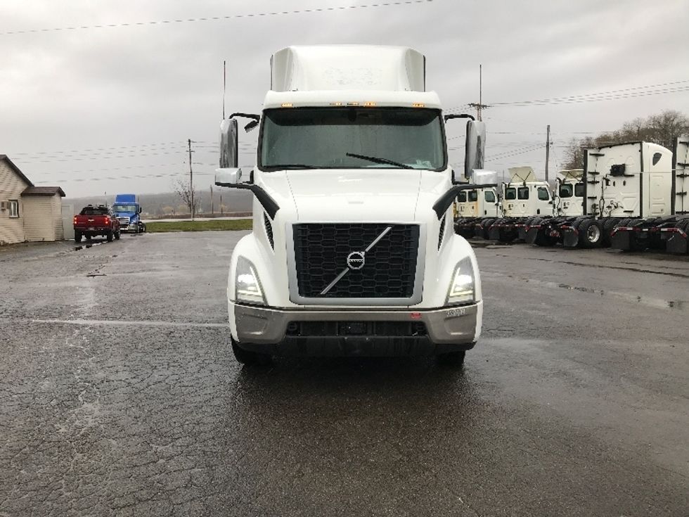 Sleeper Tractor-Heavy Duty Tractors-Volvo-2020-VNR64640-Fredonia-NY-696,933\n\t\tmiles-$ 44,250 - Image 2
