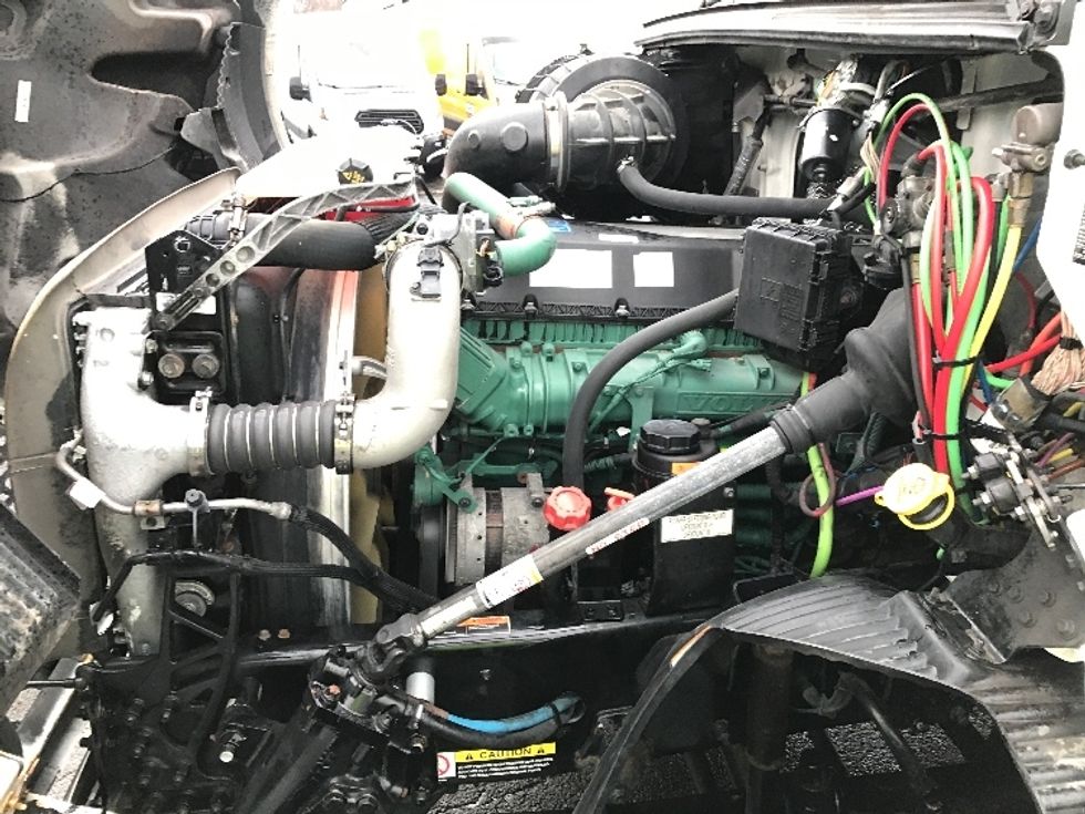 Sleeper Tractor-Heavy Duty Tractors-Volvo-2020-VNR64640-Fredonia-NY-696,933\n\t\tmiles-$ 44,250 - Image 21