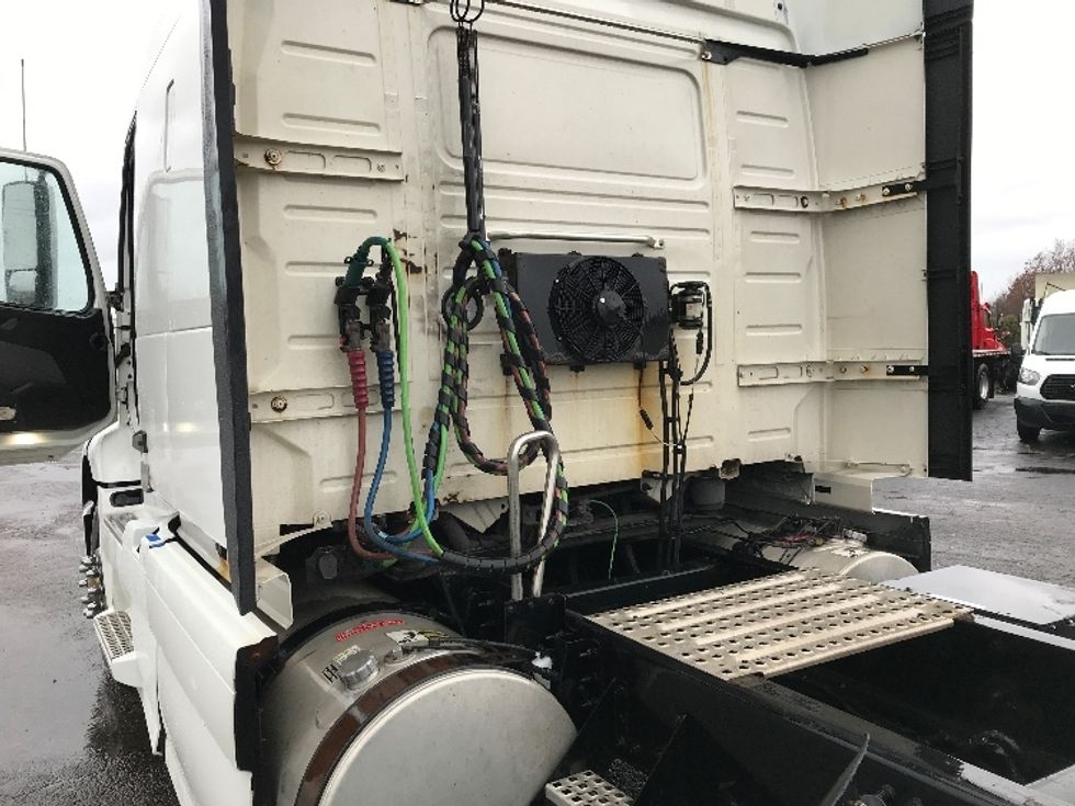 Sleeper Tractor-Heavy Duty Tractors-Volvo-2020-VNR64640-Fredonia-NY-696,933\n\t\tmiles-$ 44,250 - Image 22