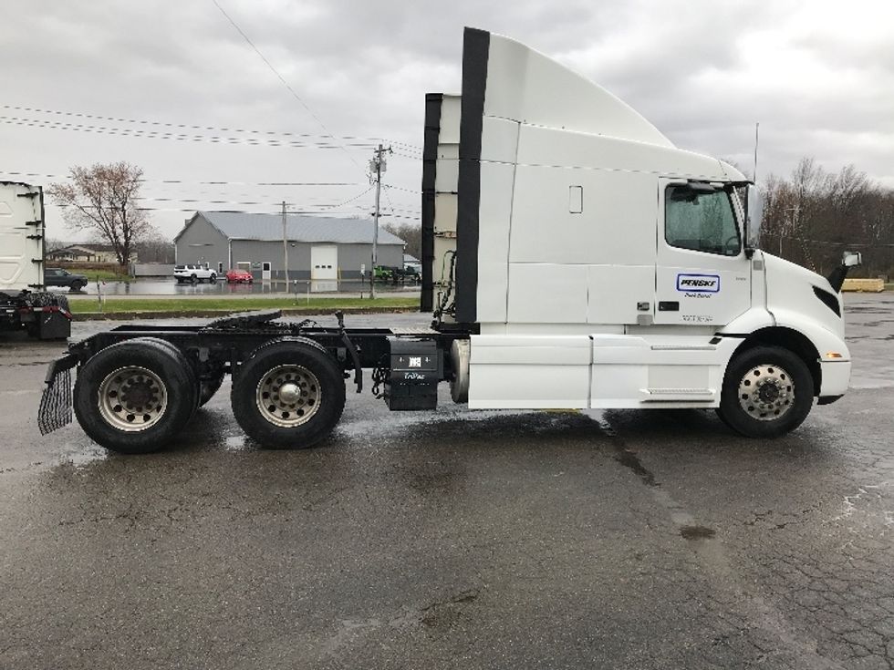 Sleeper Tractor-Heavy Duty Tractors-Volvo-2020-VNR64640-Fredonia-NY-696,933\n\t\tmiles-$ 44,250 - Image 8