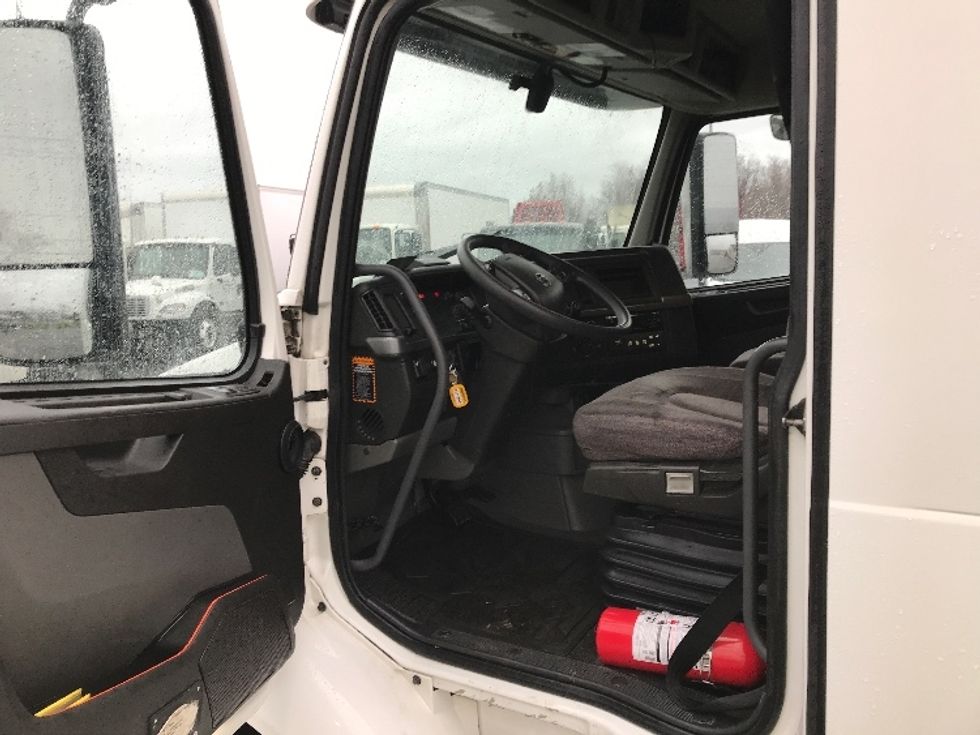 Sleeper Tractor-Heavy Duty Tractors-Volvo-2020-VNR64640-Fredonia-NY-696,933\n\t\tmiles-$ 44,250 - Image 9