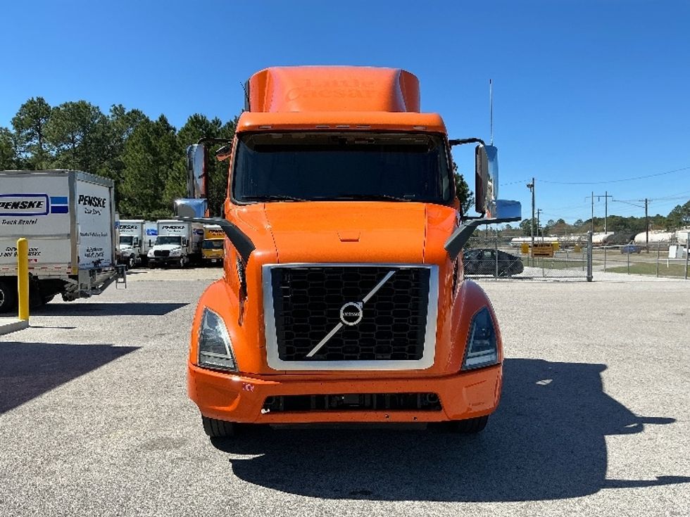Sleeper Tractor-Heavy Duty Tractors-Volvo-2020-VNR64640-Gulfport-MS-544,744\n\t\tmiles-$ 46,500 - Image 2