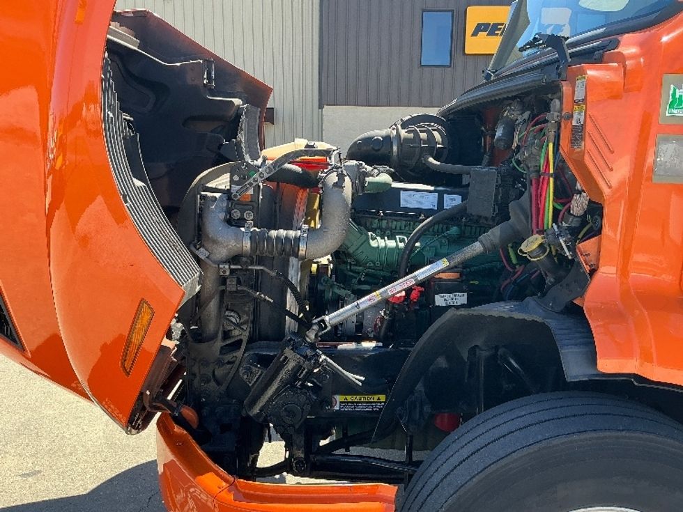 Sleeper Tractor-Heavy Duty Tractors-Volvo-2020-VNR64640-Gulfport-MS-544,744\n\t\tmiles-$ 46,500 - Image 21