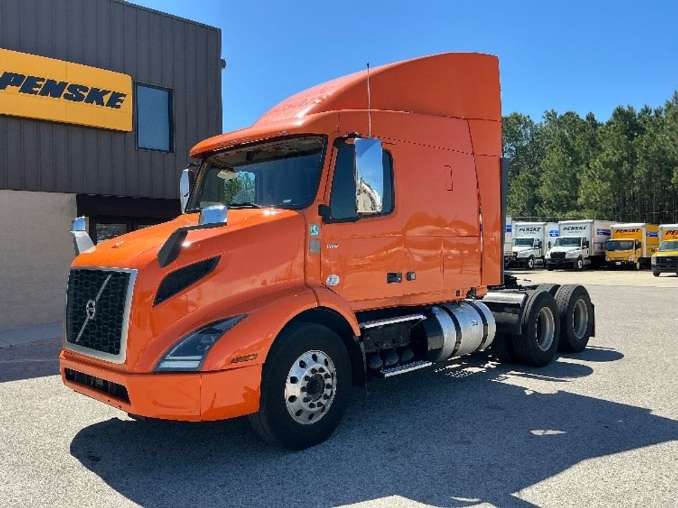 Sleeper Tractor-Heavy Duty Tractors-Volvo-2020-VNR64640-Gulfport-MS-544,744\n\t\tmiles-$ 46,500 - Image 3