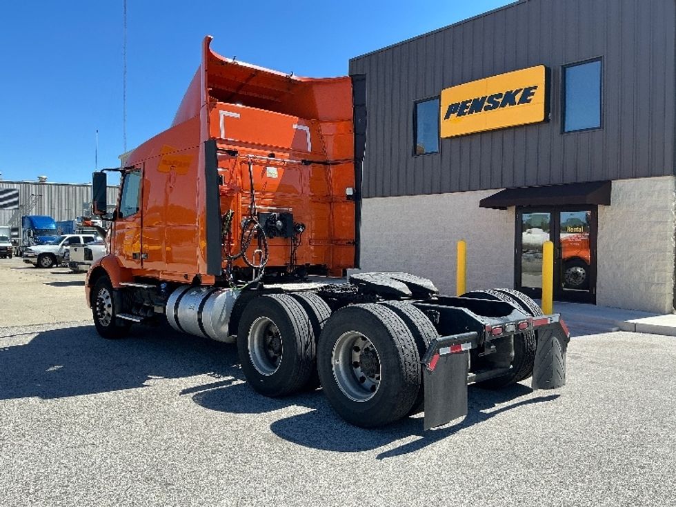 Sleeper Tractor-Heavy Duty Tractors-Volvo-2020-VNR64640-Gulfport-MS-544,744\n\t\tmiles-$ 46,500 - Image 5