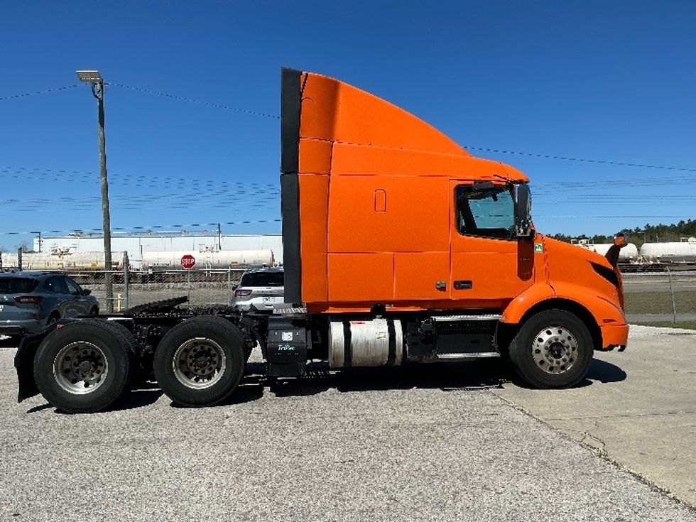 Sleeper Tractor-Heavy Duty Tractors-Volvo-2020-VNR64640-Gulfport-MS-544,744\n\t\tmiles-$ 46,500 - Image 8