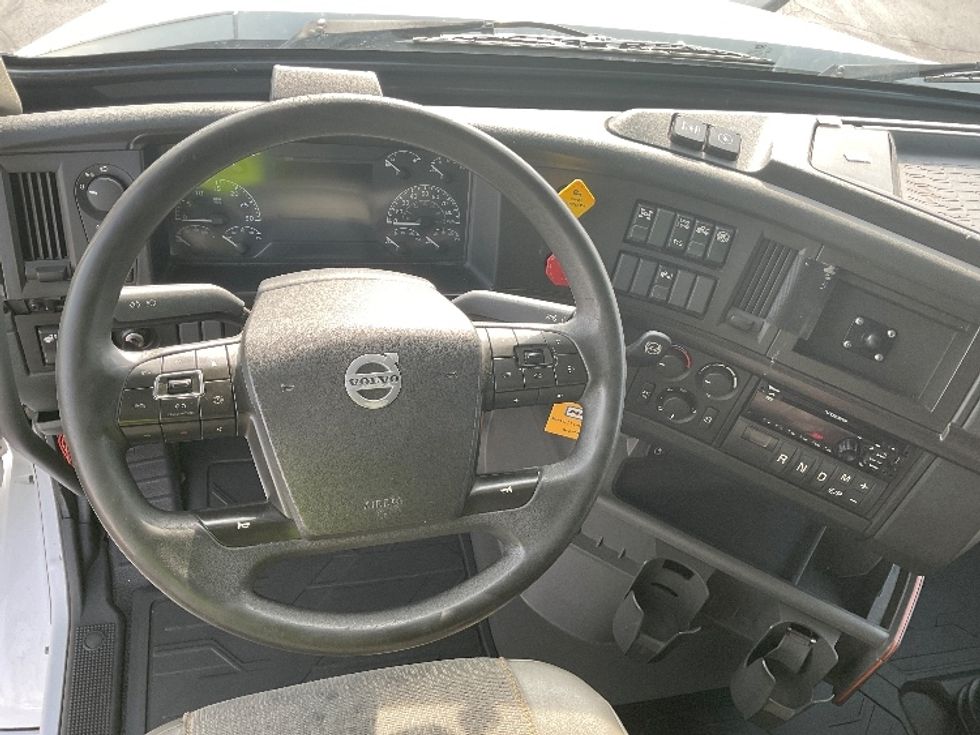 Sleeper Tractor-Heavy Duty Tractors-Volvo-2020-VNR64640-Indianapolis-IN-495,377\n\t\tmiles-$ 47,000 - Image 11