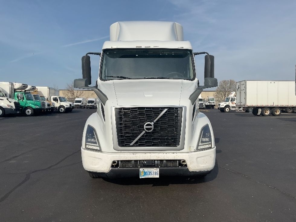 Sleeper Tractor-Heavy Duty Tractors-Volvo-2020-VNR64640-Indianapolis-IN-495,377\n\t\tmiles-$ 47,000 - Image 2